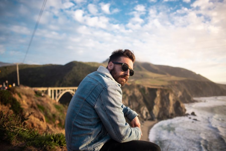 Veste en jean pour homme : comment la choisir et la porter ? + 5 idées de look